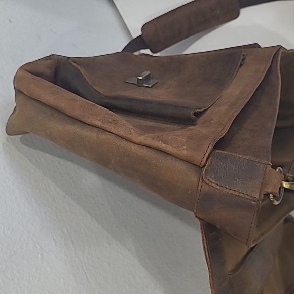 KomalC Unisex 16" Brown Genuine Leather Briefcases Laptop Messenger Bag - Picture 9 of 13